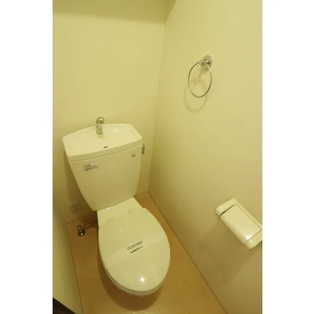 Casa Brillia - Interior - ["Toilet seat", "Toilet", "Plumbing fixture"]