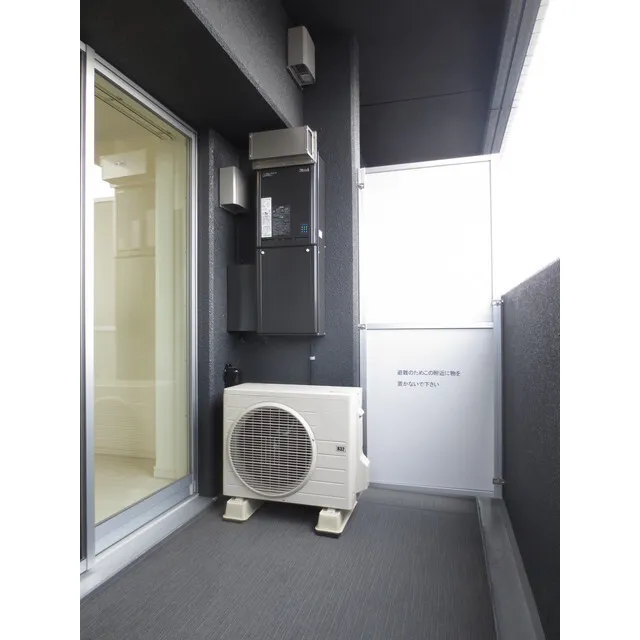 Lacras Hatagaya - Interior - ["Building", "Window", "House"]