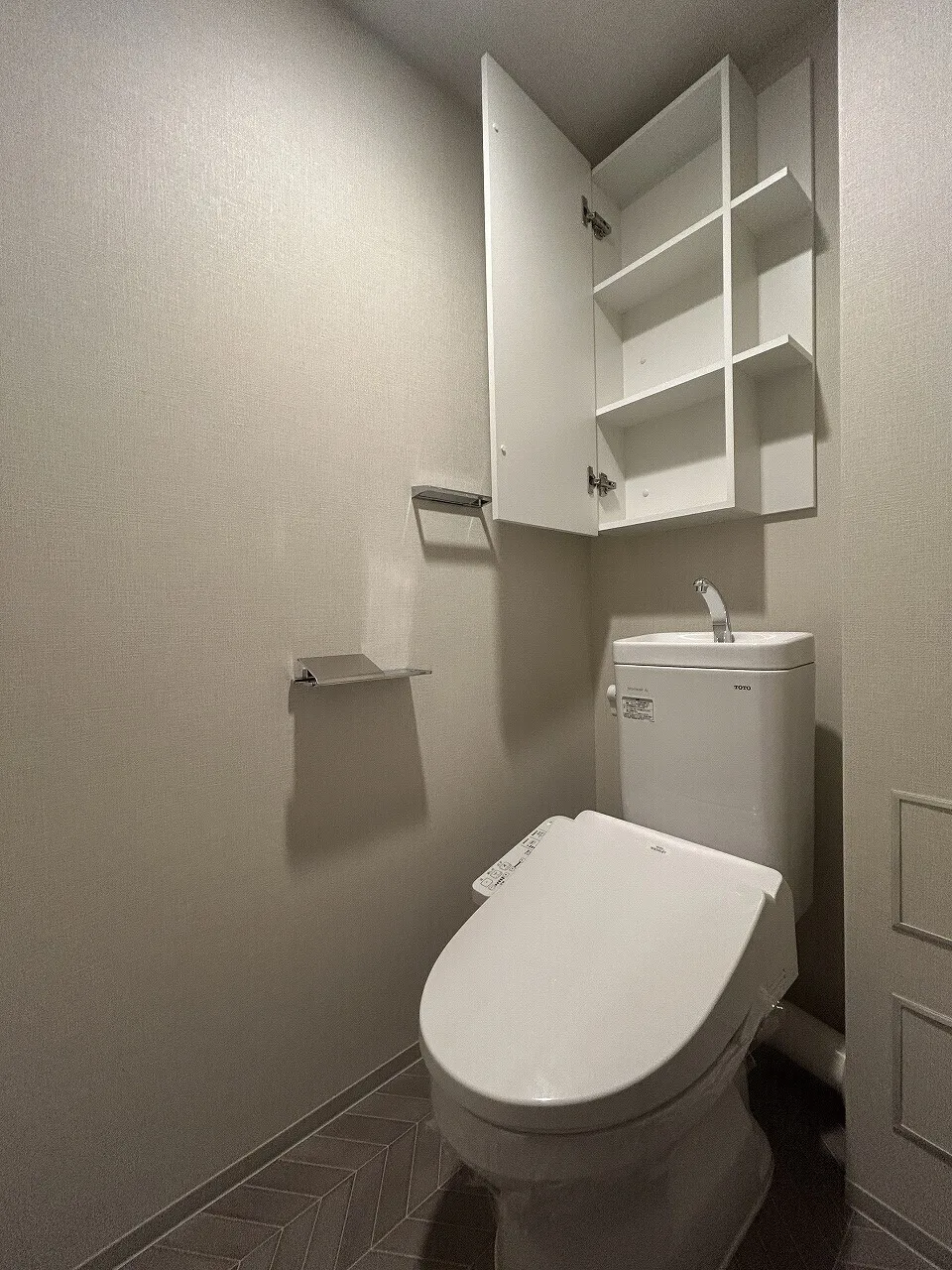 Blanchiesta Kiba - Interior - ["Plumbing fixture", "Flooring", "Floor"]