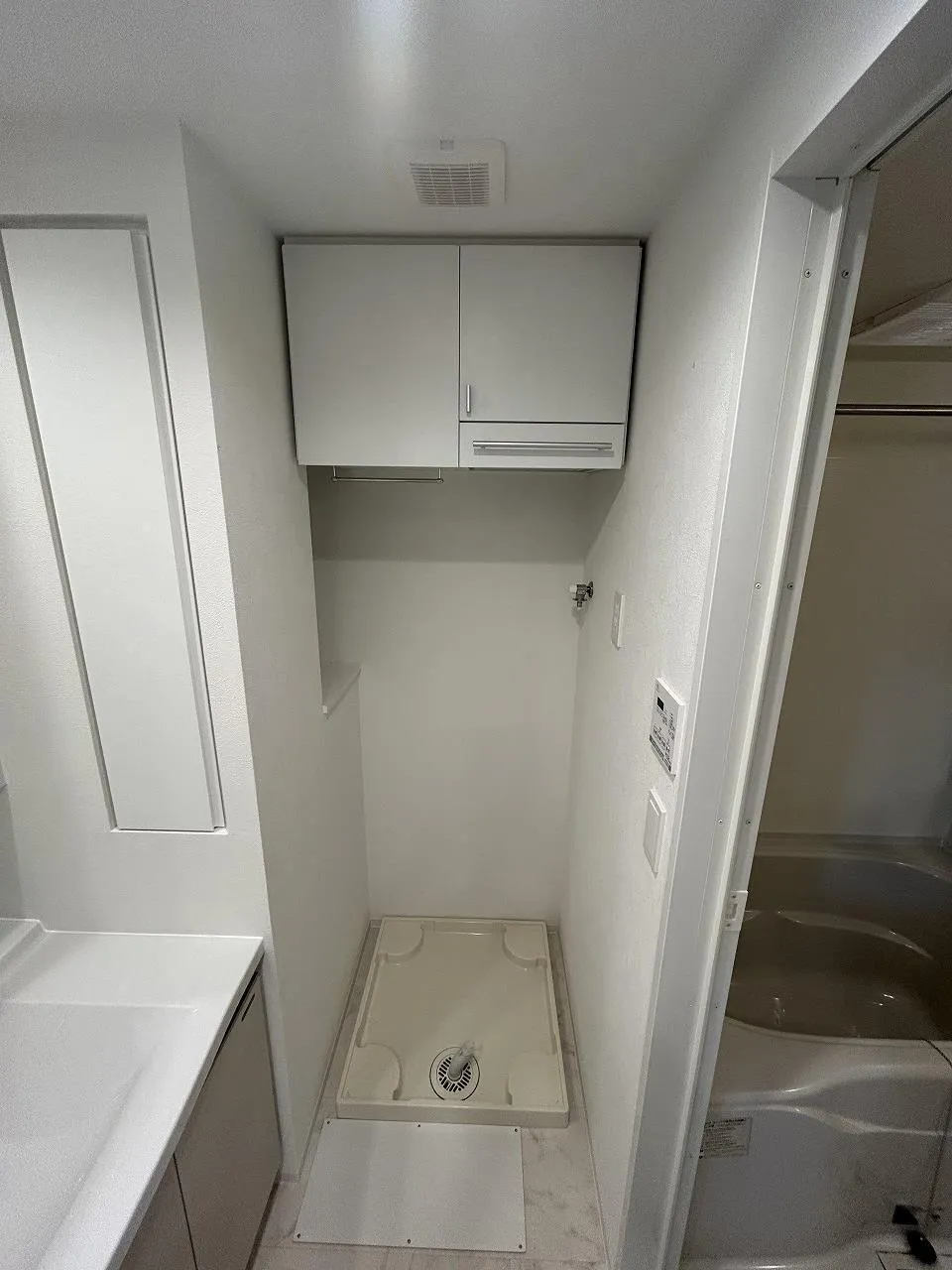 LiveCasa Nishidai - Interior - ["Automotive design", "Building", "Fixture"]