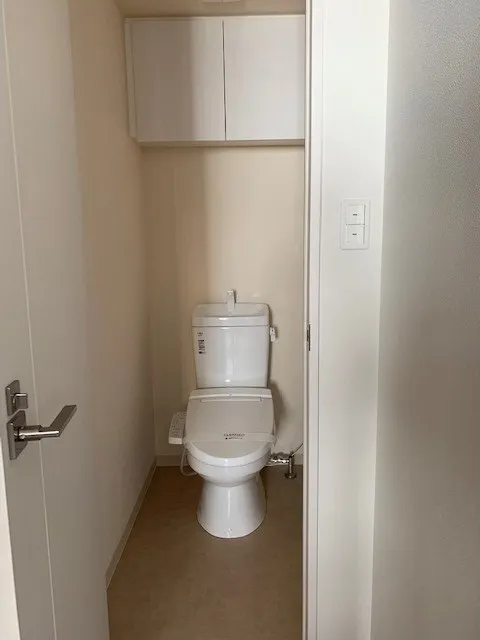 Libare Higashi Shinjuku - Interior - ["Toilet seat", "Toilet", "Plumbing fixture"]