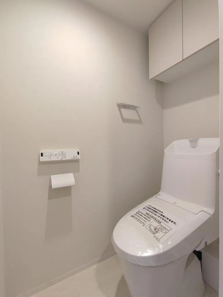 Cross Residence Takadanobaba - Interior - ["Toilet seat", "Toilet", "Lighting"]