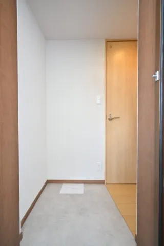 CENTRAL GARDEN RESIDENCE TOKYO - Interior - ["Flooring", "Wall", "Floor"]
