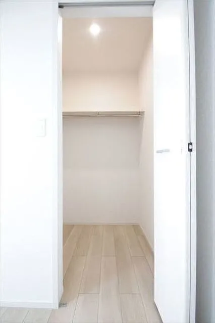 Me - Interior - ["Fixture", "Wood", "Door"]