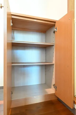 Caterina Magome - Interior - ["Wood", "Flooring", "Shelving"]