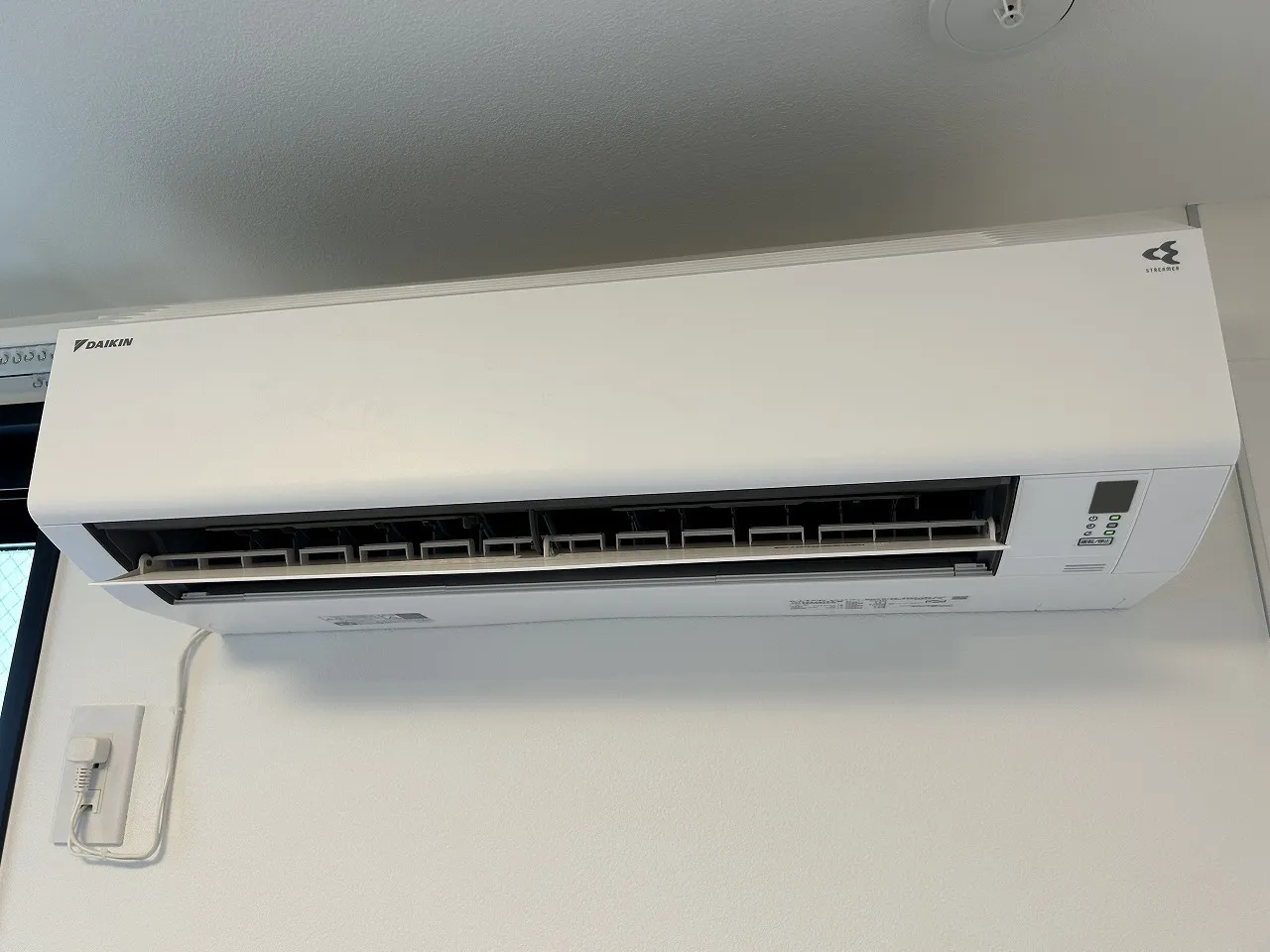 LiveFlat Sendagi - Interior - ["Output device", "Office equipment", "Gas"]