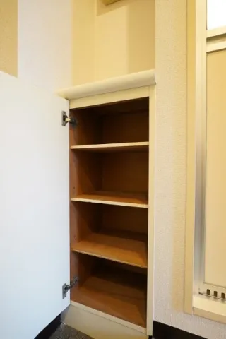 Soar Eifukucho - Interior - ["Wood", "Shelving", "Flooring"]