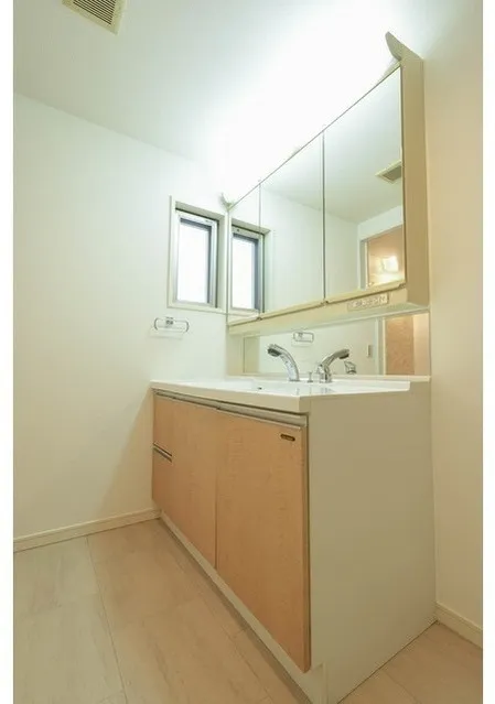 Comforia Saginuma 3-Chome - Interior - ["Flooring", "Floor", "Plumbing fixture"]