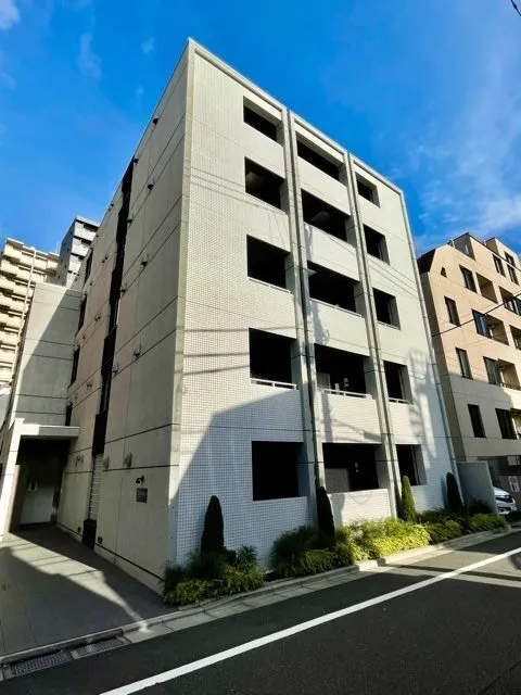 Lacras Yotsuya Sanchome - Exterior - ["Sky", "Building", "Cloud"]