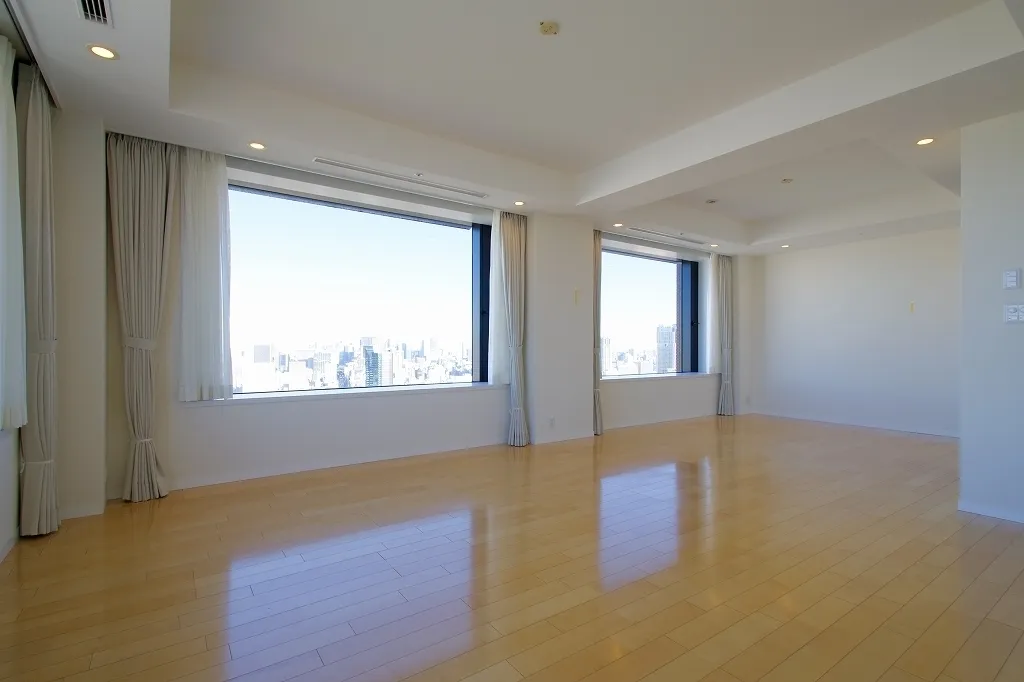 La Tour Shibakoen - Interior - ["Floor", "Flooring", "Ceiling"]
