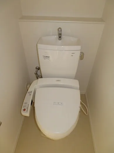 LaQus Residence Higashi-Shinjuku - Interior - ["Plumbing fixture", "Bathroom", "Toilet seat"]