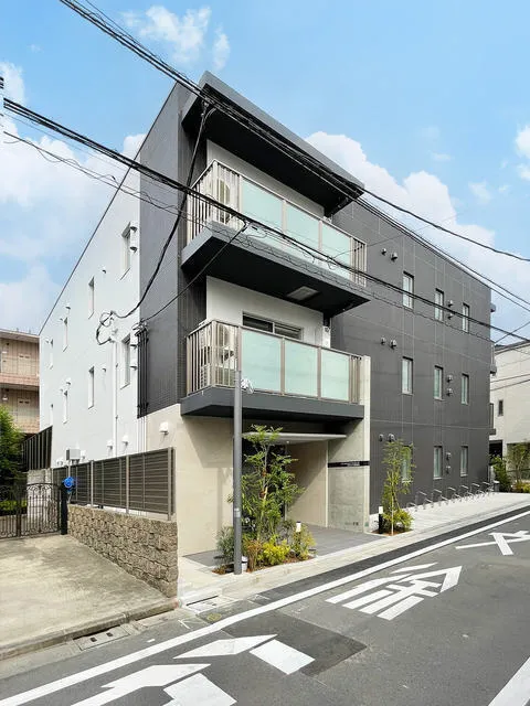 ZX Minami-Otsuka Ⅱ - Exterior - ["Apartment", "Overhead power line", "Balcony"]