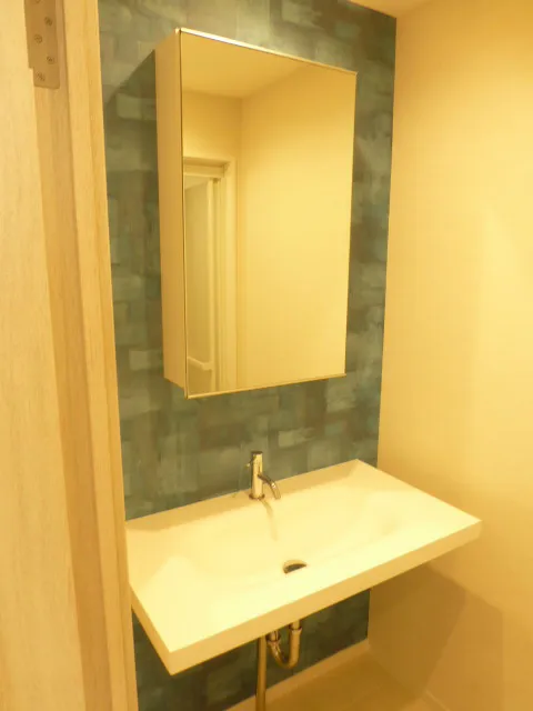 Residia Mejiro - Interior - ["Mirror", "Property", "Sink"]