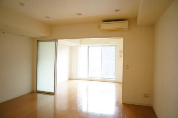 Brillia Ist Sangenjaya Ivy Terrace - Interior - ["Building", "Window", "Fixture"]