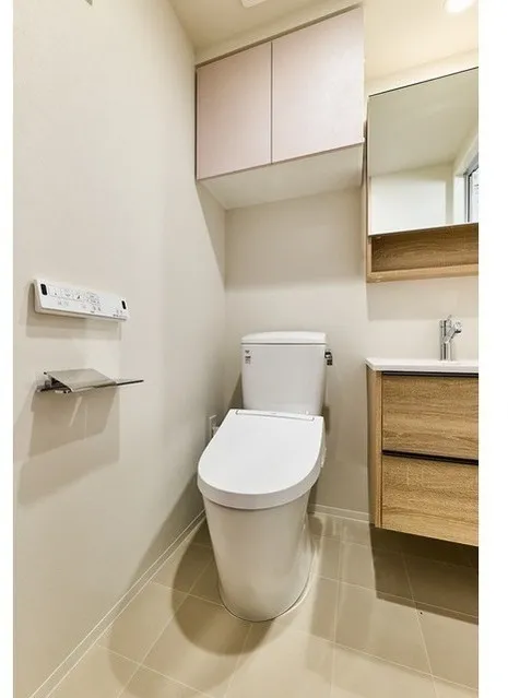 Lefon Progres Akabane Marks - Interior - ["Toilet seat", "Toilet", "Plumbing fixture"]