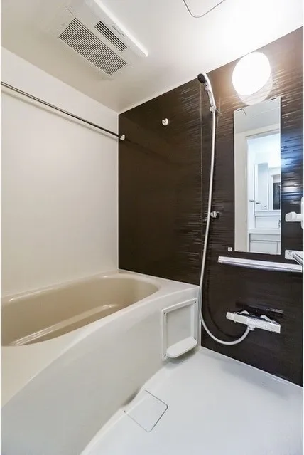 Grand Casa Oji II - Interior - ["Bathtub", "Plumbing fixture", "Building"]