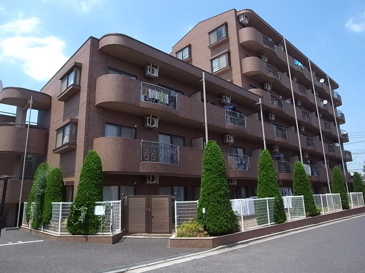 Sun Place Hayami - Exterior - ["Sky", "Plant", "Building"]