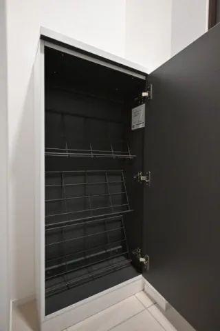 Le Nid Nihonbashi - Interior - ["Flooring", "Grey", "Shelving"]