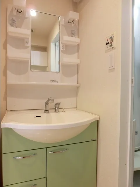 KDX Residence Nihonbashi Hamacho - Interior - ["Mirror", "Tap", "Sink"]