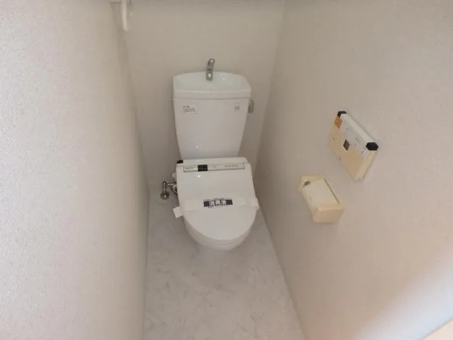 Verona Togoshi Ginza - Interior - ["Toilet seat", "Toilet", "Plumbing fixture"]