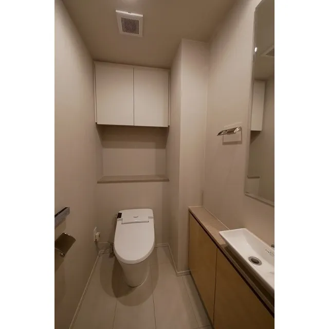 Comforia Shinjuku East Side Tower - Interior - ["Plumbing fixture", "Bathroom sink", "Building"]