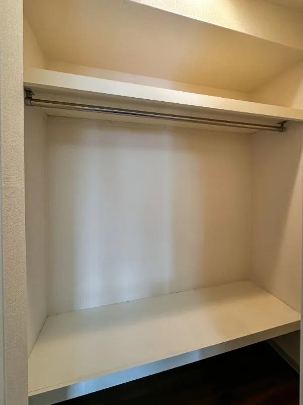 Residia Nakaochiai - Interior - ["Shelving", "Shelf", "Wood stain"]