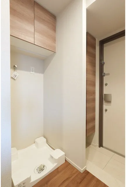 La Tierra Otorii - Interior - ["Flooring", "Wall", "Floor"]