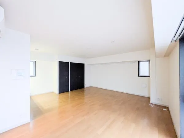 Kojimachi Residence - Interior - ["Flooring", "Floor", "Ceiling"]