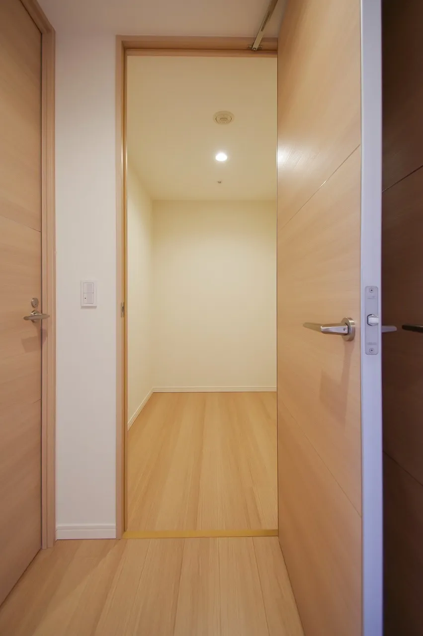 Central Park Tower La Tour Shinjuku - Interior - ["Property", "Fixture", "Door"]