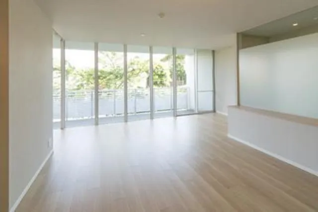 Gardenier Kinuta WEST - Interior - ["Plant", "Fixture", "Wood"]