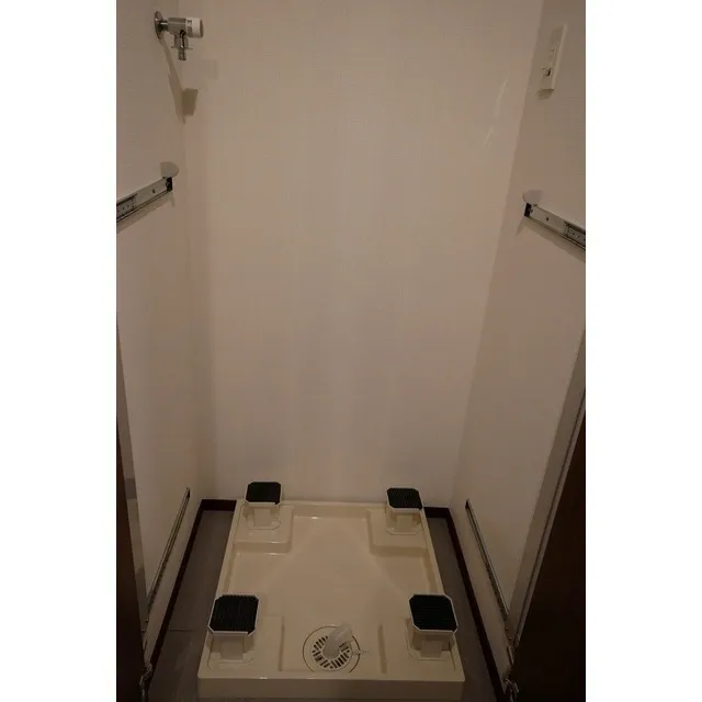Comforia Shinjuku East Side Tower - Interior - ["Property", "Room", "Architecture"]