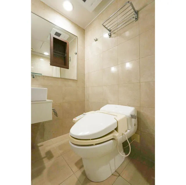 Frontier Residence The Tower Shinagawa - Interior - ["Plumbing fixture", "Building", "Toilet"]