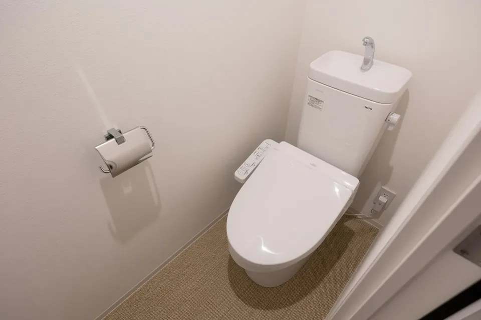 Hmlet Nakano Sakaue - Interior - ["Toilet seat", "Toilet", "Plumbing fixture"]