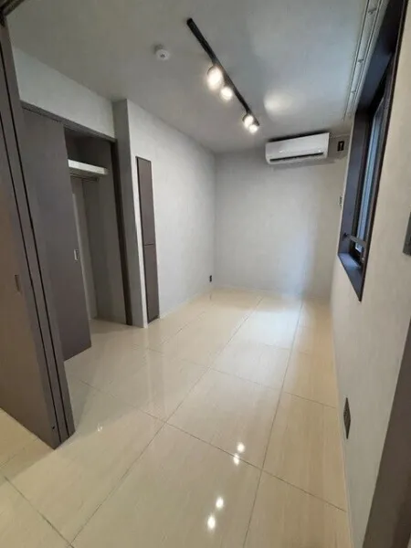 EXAM AKASAKA - Interior - ["Flooring", "Floor", "Ceiling"]