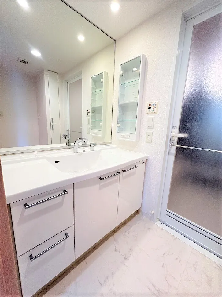 Esty Maison Toyosu Residence - Interior - ["Flooring", "Floor", "Plumbing fixture"]