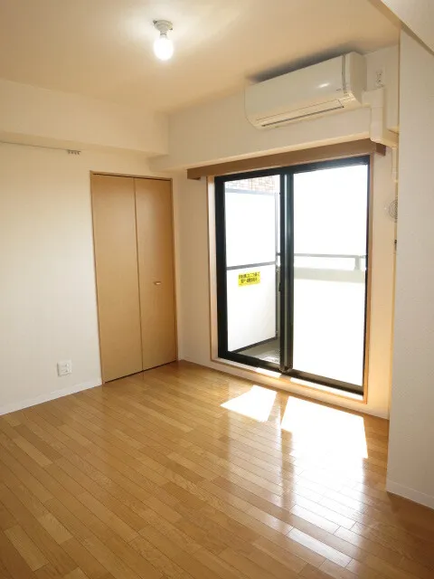 Due Nerima - Interior - ["Window", "Fixture", "Building"]
