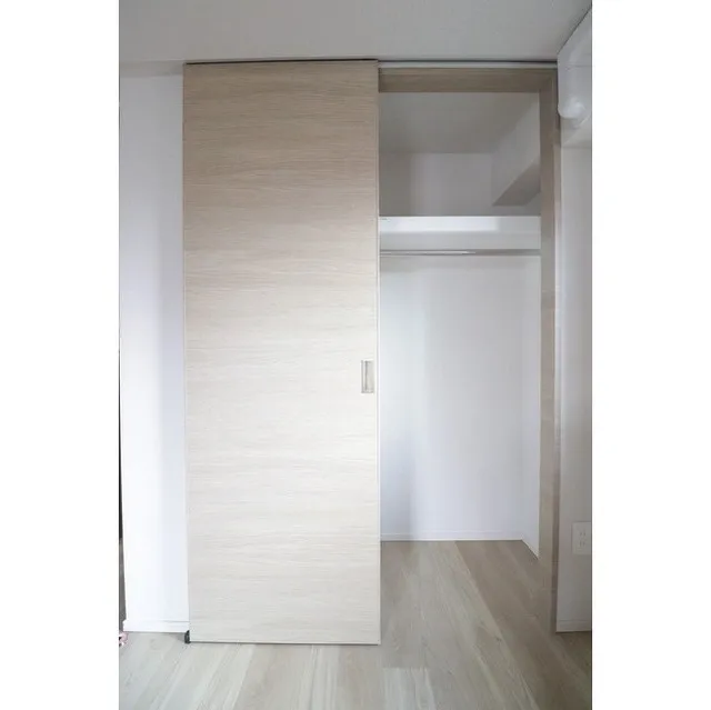 BluRock Aobadai - Interior - ["Shelving", "Wood", "Rectangle"]