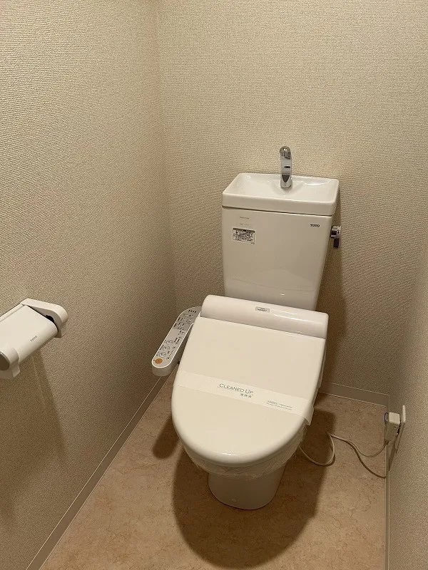 Fiore Tsukishima - Interior - ["Toilet seat", "Toilet", "Plumbing fixture"]