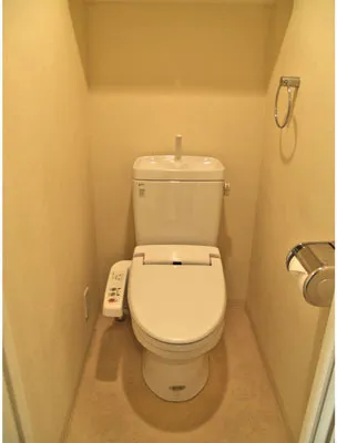 Saint-Émilion Chitose-Karasuyama - Interior - ["Toilet seat", "Toilet", "Plumbing fixture"]