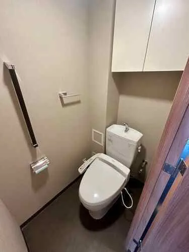 Kameido Residence - Interior - ["Toilet seat", "Toilet", "Plumbing fixture"]