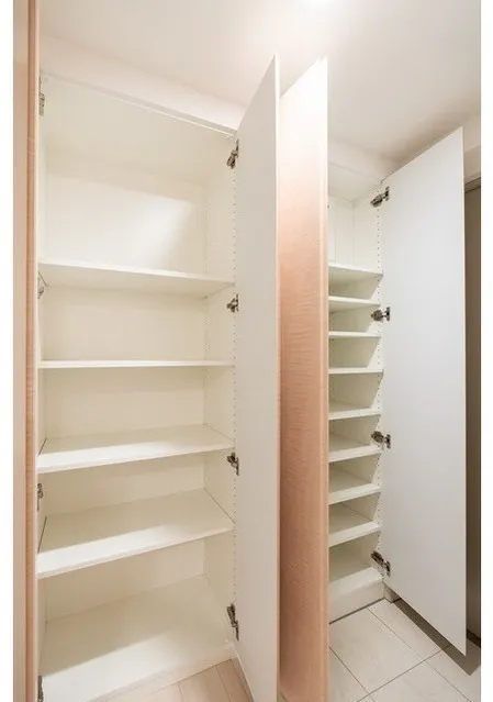 Comforia Liv Itabashi - Interior - ["Wood", "Flooring", "Floor"]