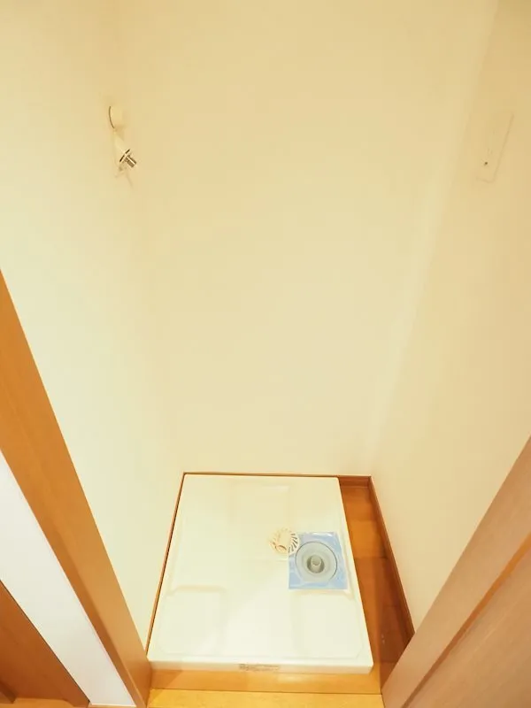 Residia Bunkyo Hongo - Interior - ["Wood", "Building", "Fixture"]