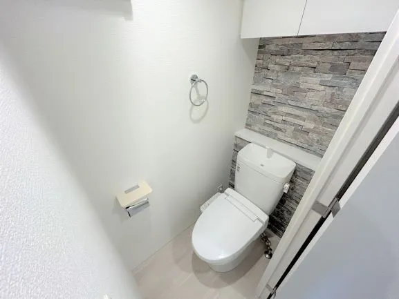 Serenite Fran Shin-Osaka - Interior - ["Toilet seat", "Plumbing fixture", "Toilet"]