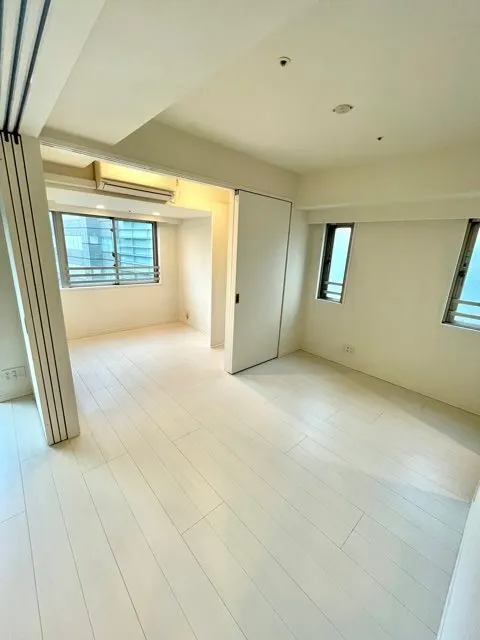 Residia Omori II - Interior - ["Hardwood", "Wood flooring", "Wood stain"]