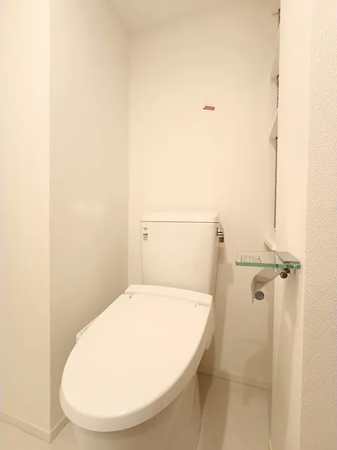 Comforia Liv Morishita MUTIO - Interior - ["Toilet seat", "Toilet", "Plumbing fixture"]