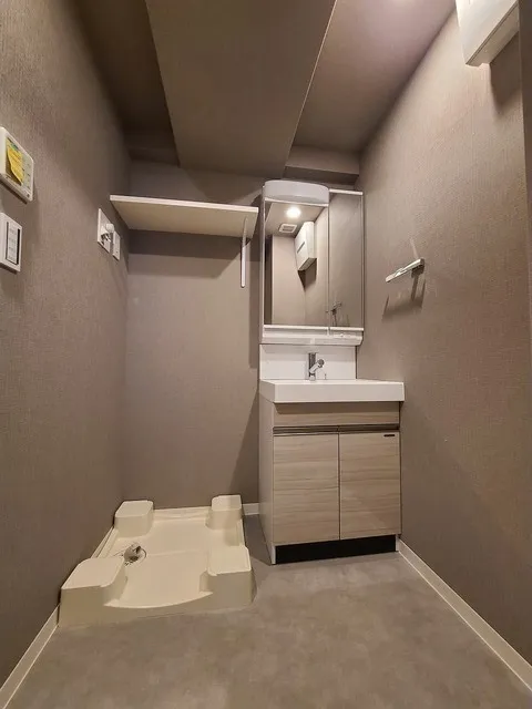 CAVANA Shinjuku Natsumesaka - Interior - ["Tap", "Sink", "Bathroom cabinet"]