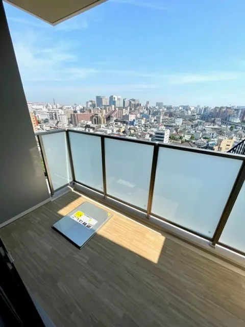 Crevia RXe Kitashinagawa II Station Court - Interior - ["Sky", "Building", "Daytime"]