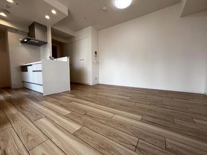Room 807, Shinbashi Plaza Building
