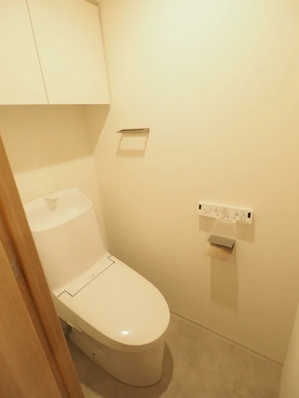 Prince Due Kamiya - Interior - ["Flooring", "Floor", "Toilet seat"]