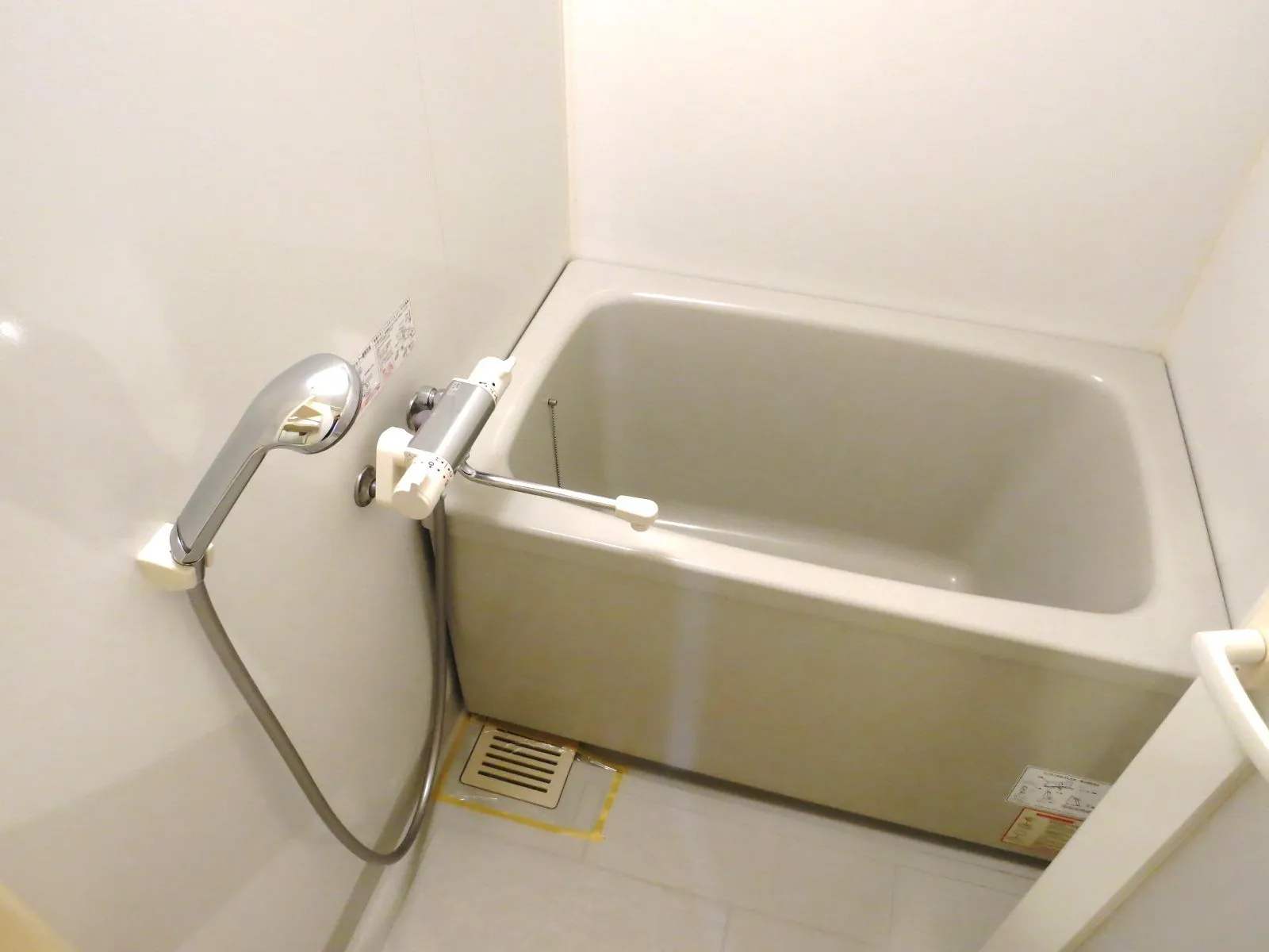 Prime Urban Waseda - Interior - ["Plumbing fixture", "Bathtub", "Tap"]